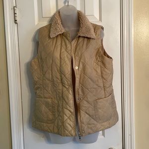Women’s Used Large Tan Vest With Pockete